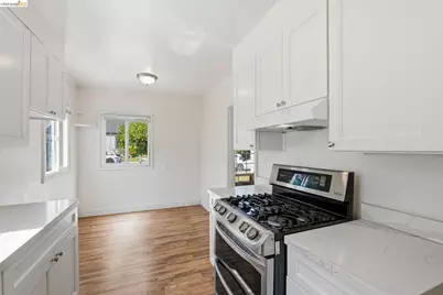 5465 Holland St, Oakland, CA 94601 - Photo 5