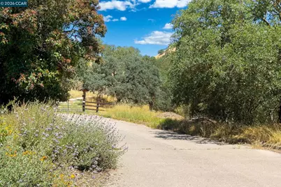 1740 Oro Valley Cir, Walnut Creek, CA 94596 - Photo 29