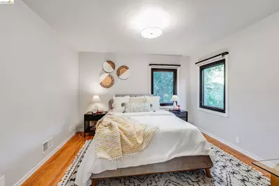 6048 Chelton Dr, Oakland, CA 94611 - Photo 23