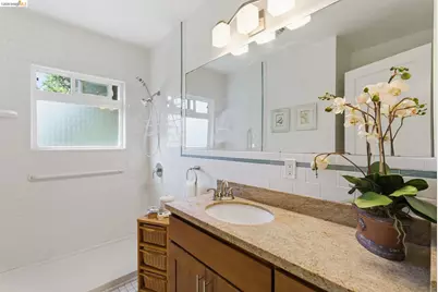 6252 Merced Ave, Oakland, CA 94611 - Photo 23