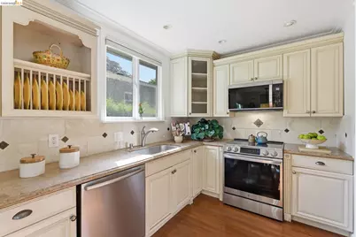 6252 Merced Ave, Oakland, CA 94611 - Photo 15