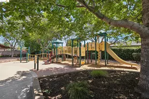 1393 Locust St, San Jose, CA 95110 - Photo 45