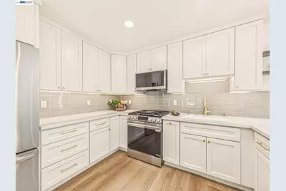 36340 Cypress Point Dr, Newark, CA 94560 - Photo 19