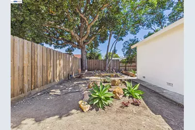 36340 Cypress Point Dr, Newark, CA 94560 - Photo 43