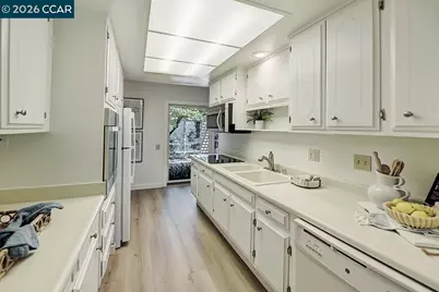 1300 Skycrest Dr #2, Walnut Creek, CA 94595 - Photo 19