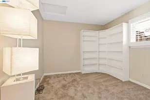 165 Fairoaks Dr, Vacaville, CA 95688 - Photo 9