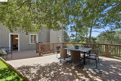 2170 Arrowhead Dr, Oakland, CA 94611 - Photo 5