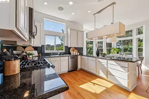 35 Bay Forest Ct, Oakland, CA 94611 - Photo 13