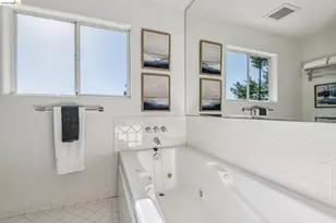 35 Bay Forest Ct, Oakland, CA 94611 - Photo 43