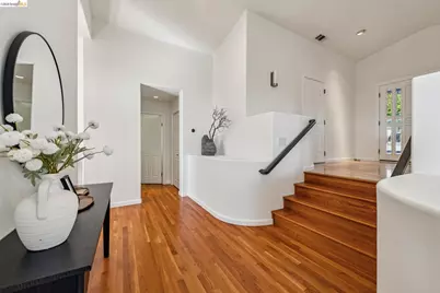 35 Bay Forest Ct, Oakland, CA 94611 - Photo 5
