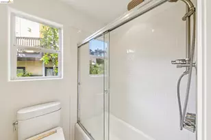 35 Bay Forest Ct, Oakland, CA 94611 - Photo 31