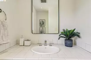 35 Bay Forest Ct, Oakland, CA 94611 - Photo 23