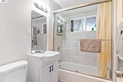 1251 Bellina St, Hayward, CA 94541 - Photo 9