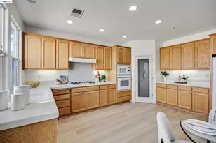 221 Dutra Vernaci Dr, Union City, CA 94587 - Photo 15