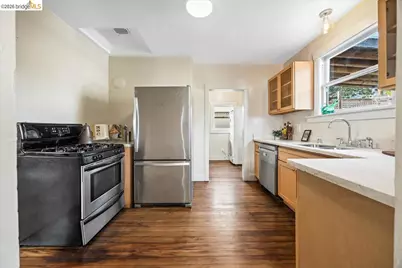 5340 Walnut St, Oakland, CA 94619 - Photo 13