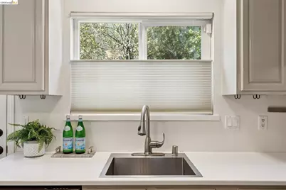 2207 Damuth St #2, Oakland, CA 94602 - Photo 11