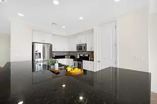 6299 Rocky Point Ct, Oakland, CA 94605 - Photo 23