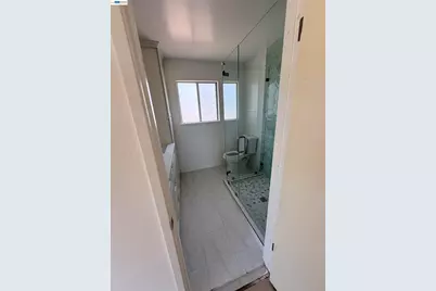 9155 Crest Ave, Oakland, CA 94605 - Photo 17