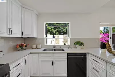 4290 Tiburon Dr, Fremont, CA 94555 - Photo 11