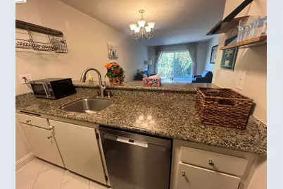 625 El Dorado Ave #204, Oakland, CA 94611 - Photo 5
