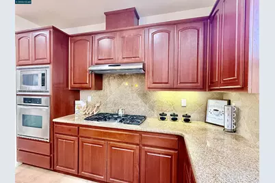 7240 Willow Creek Cir, Vallejo, CA 94591 - Photo 3