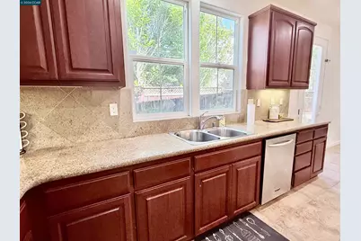 7240 Willow Creek Cir, Vallejo, CA 94591 - Photo 5