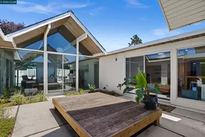 8010 Shay Dr, Oakland, CA 94605 - Photo 5
