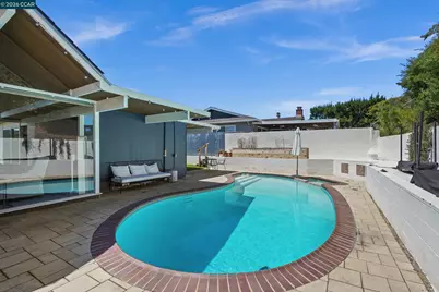 8010 Shay Dr, Oakland, CA 94605 - Photo 37