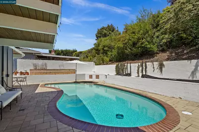 8010 Shay Dr, Oakland, CA 94605 - Photo 41