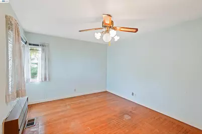 15879 Via Cordoba, San Lorenzo, CA 94580 - Photo 11