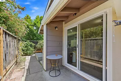 2402 Heathrow Ln, San Leandro, CA 94577 - Photo 51