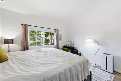 2402 Heathrow Ln, San Leandro, CA 94577 - Photo 31