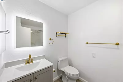 2402 Heathrow Ln, San Leandro, CA 94577 - Photo 43