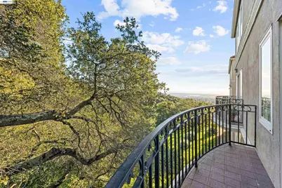 4636 Redwood Rd, Oakland, CA 94619 - Photo 15