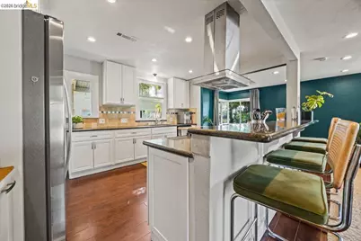 10809 McIntyre St, Oakland, CA 94605 - Photo 11
