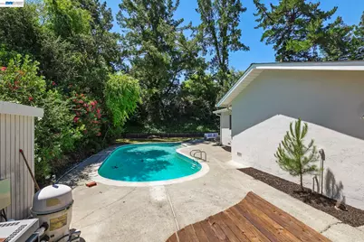 104 Hopeco Rd, Pleasant Hill, CA 94523 - Photo 19