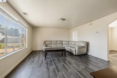 252 Clover Rd, Tracy, CA 95376 - Photo 9