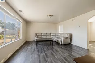 252 Clover Rd, Tracy, CA 95376 - Photo 9