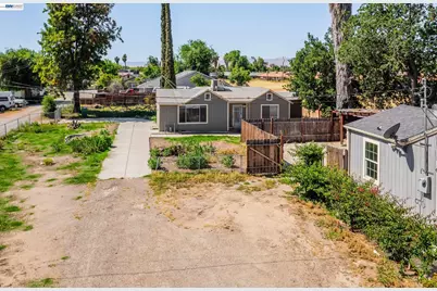 252 Clover Rd, Tracy, CA 95376 - Photo 5