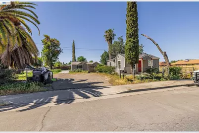 252 Clover Rd, Tracy, CA 95376 - Photo 3