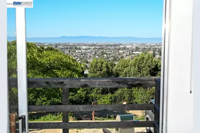 8809 Seneca Street, Oakland, CA 94605 - Photo 5