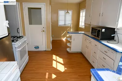 8809 Seneca Street, Oakland, CA 94605 - Photo 13