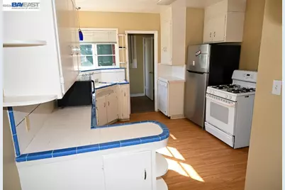 8809 Seneca Street, Oakland, CA 94605 - Photo 15