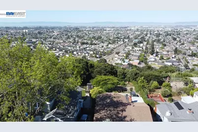 8809 Seneca Street, Oakland, CA 94605 - Photo 3