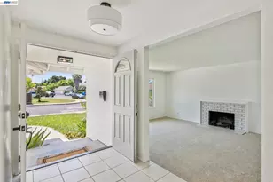 2884 Lyon Cir, Concord, CA 94518 - Photo 5
