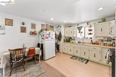 408 38th St, Oakland, CA 94609 - Photo 15