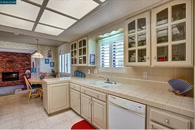 2585 Macarthur Dr, Tracy, CA 95376 - Photo 5