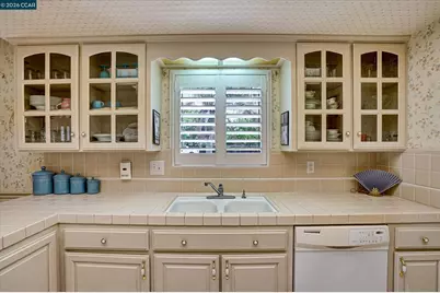 2585 Macarthur Dr, Tracy, CA 95376 - Photo 7