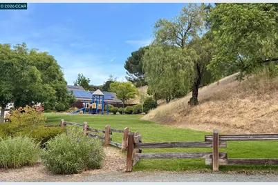 2407 Saybrook Pl, Martinez, CA 94553 - Photo 39