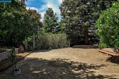 2407 Saybrook Pl, Martinez, CA 94553 - Photo 35